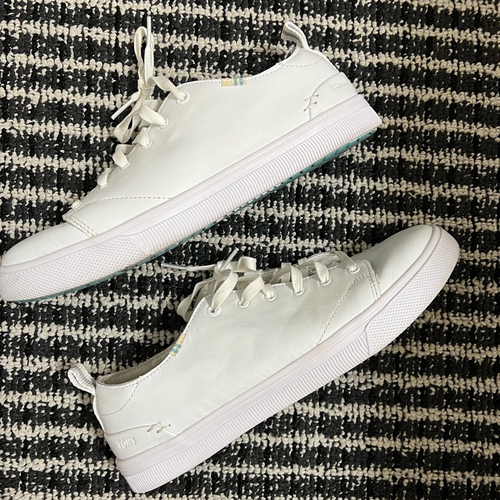 TOMS WOMEN TRLV LOW LITE REAL LEATHER WHITE SNEAKER WORN ONCE SIZE 9 PERFECT CON